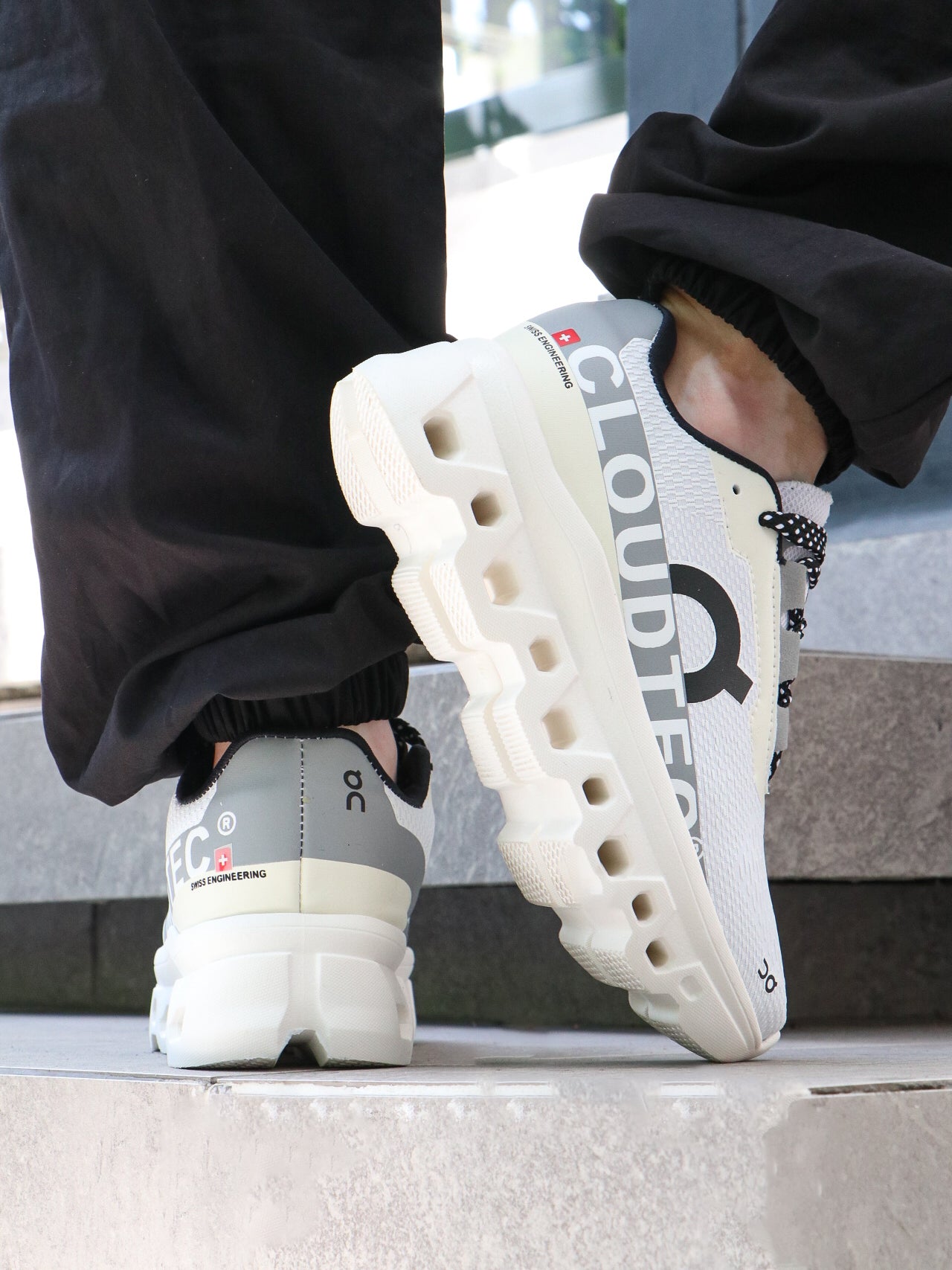 TENIS ON CLOUDMONSTER SUELA EVA Y17